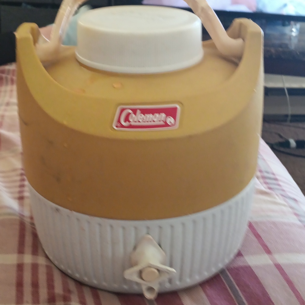 1976 Coleman cooler